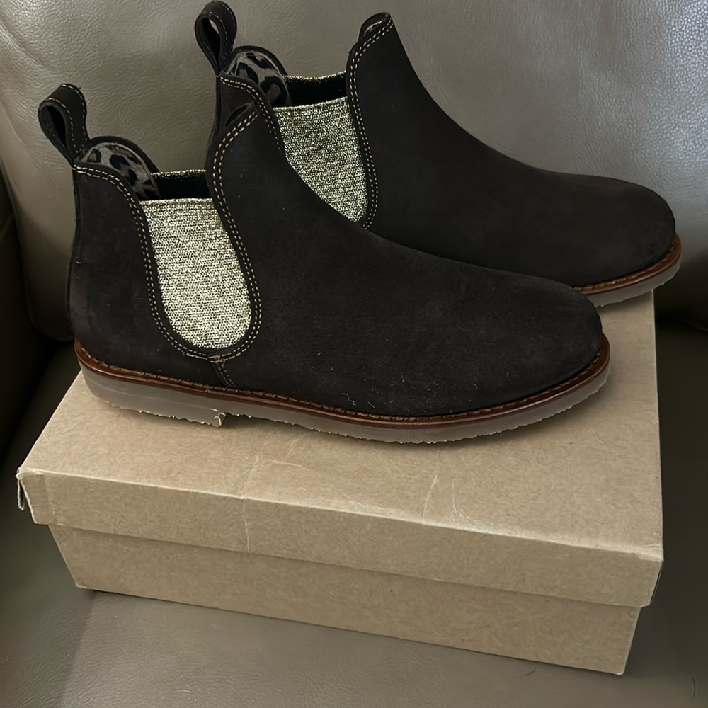 NWT Penelope Chilvers/India Hicks Suede Ankle Boots